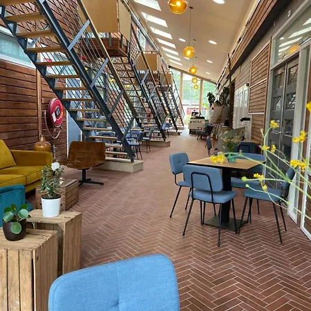 Hostel Plaats De Kleine Aarde
