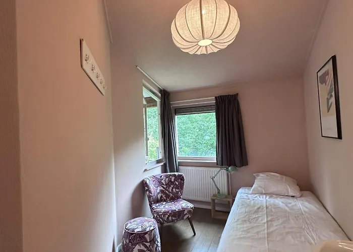 Hostel Plaats De Kleine Aarde *